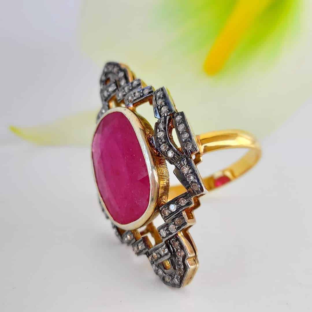 Vintage Gold Ring With Ruby & Diamonds - SOPHYGEMS