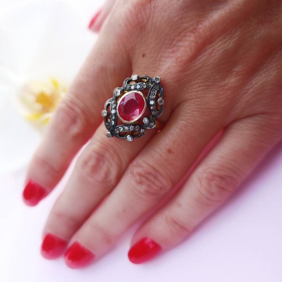 Ruby and Diamonds Gold Vintage Ring - SOPHYGEMS